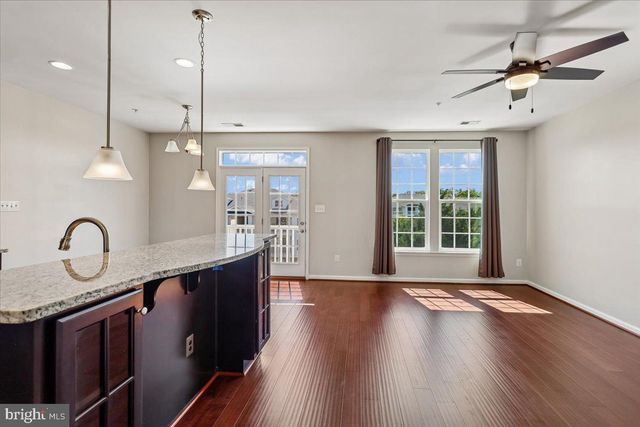 7481 BRUNSON CIR, Gainesville, VA 20155