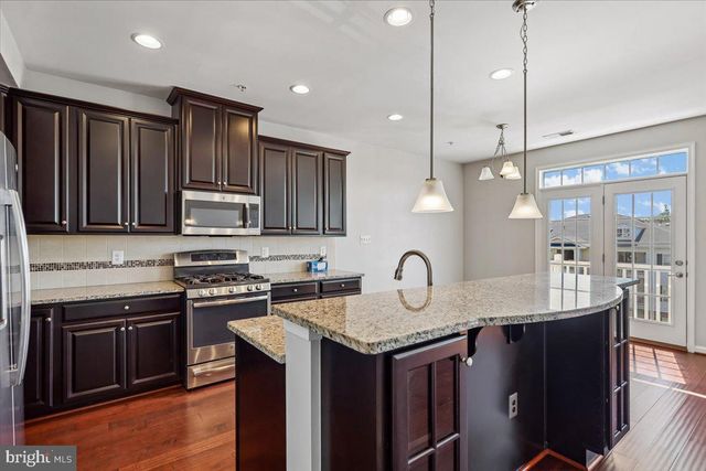 7481 BRUNSON CIR, Gainesville, VA 20155