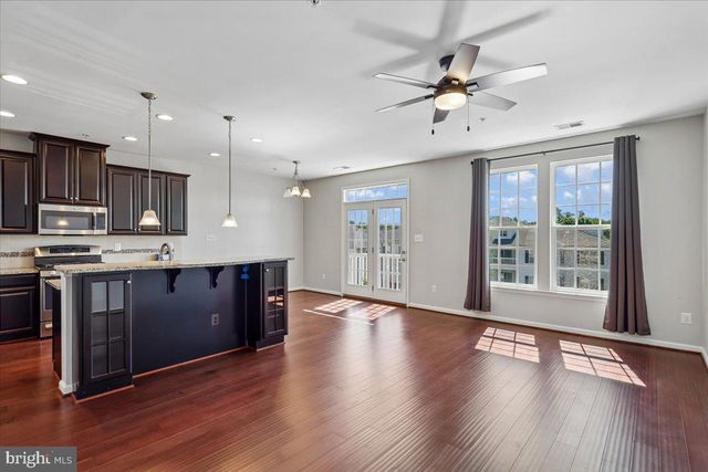 7481 BRUNSON CIR, Gainesville, VA 20155