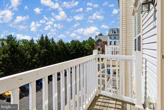 7481 BRUNSON CIR, Gainesville, VA 20155
