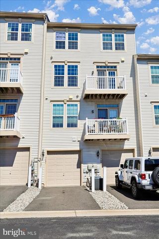 7481 BRUNSON CIR, Gainesville, VA 20155