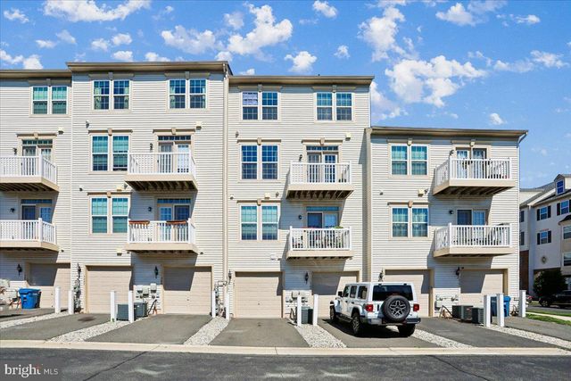 7481 BRUNSON CIR, Gainesville, VA 20155