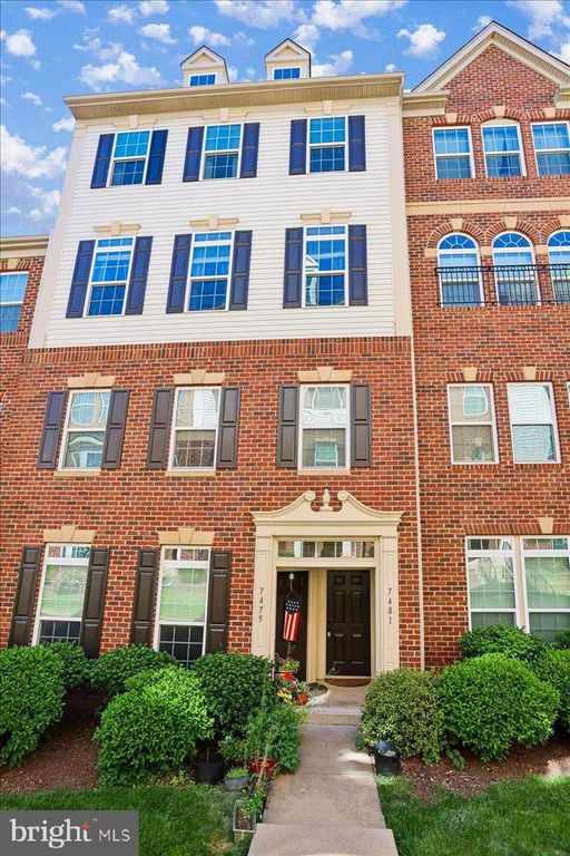 7481 BRUNSON CIR, Gainesville, VA 20155