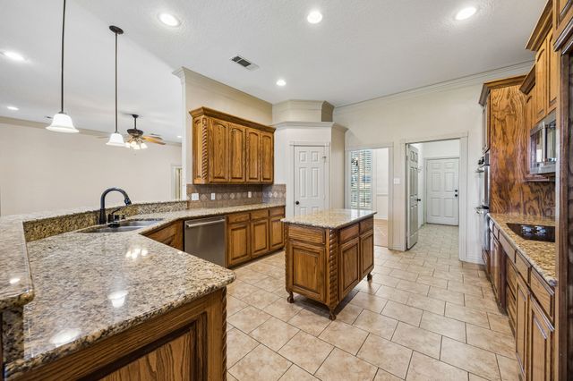 837 Thomas Crossing Drive, Fort Worth, TX 76028