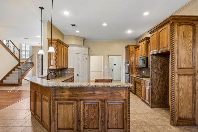 837 Thomas Crossing Drive, Fort Worth, TX 76028