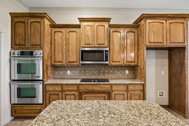 837 Thomas Crossing Drive, Fort Worth, TX 76028