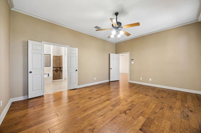 837 Thomas Crossing Drive, Fort Worth, TX 76028
