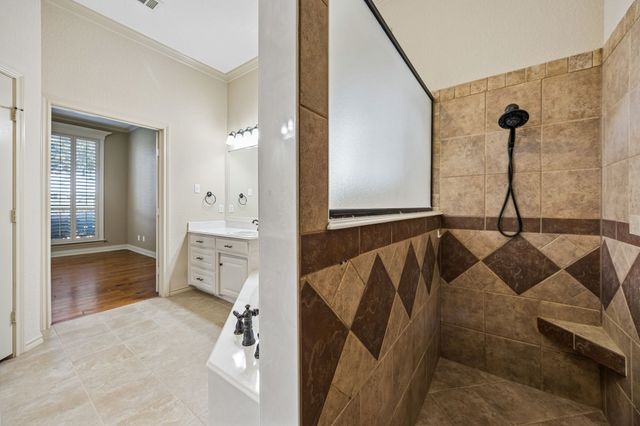 837 Thomas Crossing Drive, Fort Worth, TX 76028