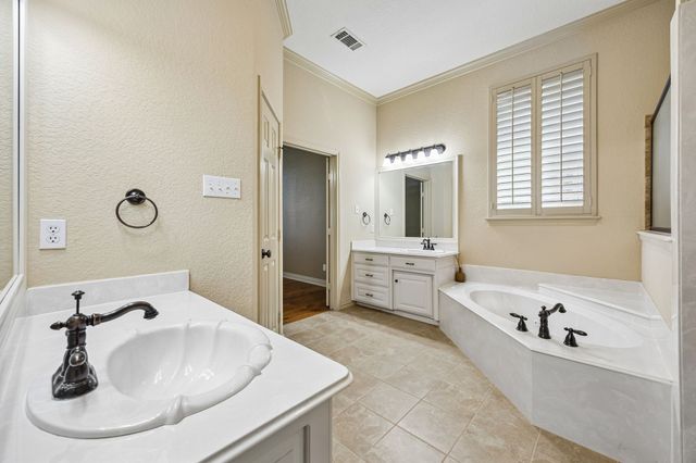 837 Thomas Crossing Drive, Fort Worth, TX 76028