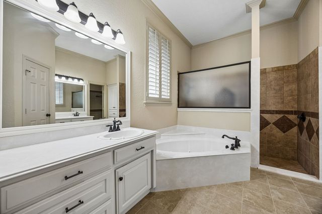 837 Thomas Crossing Drive, Fort Worth, TX 76028