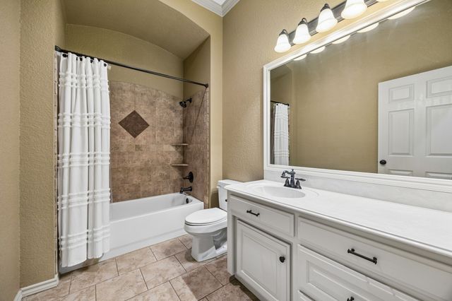 837 Thomas Crossing Drive, Fort Worth, TX 76028