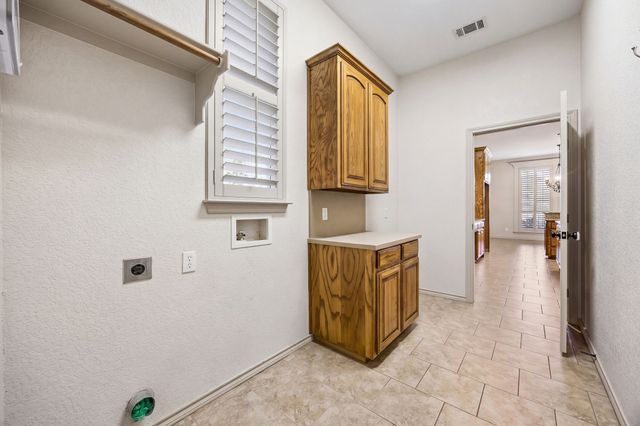 837 Thomas Crossing Drive, Fort Worth, TX 76028
