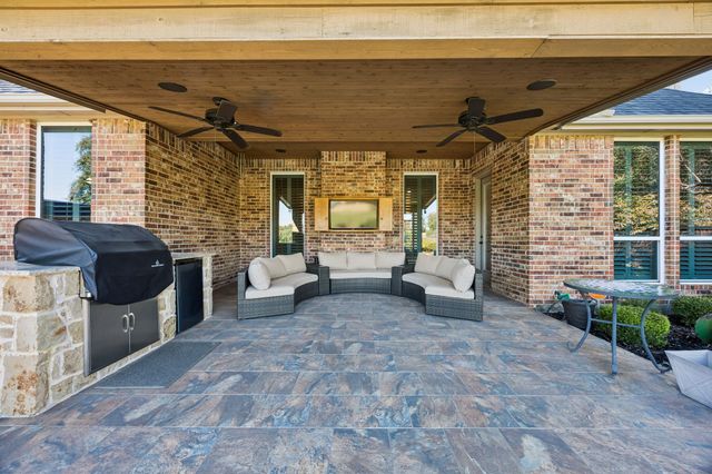 837 Thomas Crossing Drive, Fort Worth, TX 76028