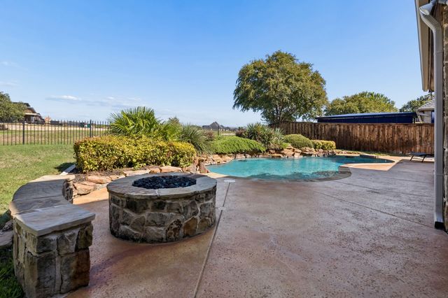837 Thomas Crossing Drive, Fort Worth, TX 76028