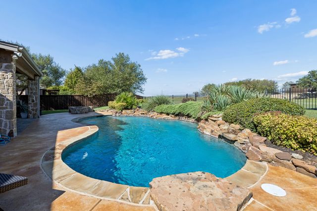 837 Thomas Crossing Drive, Fort Worth, TX 76028