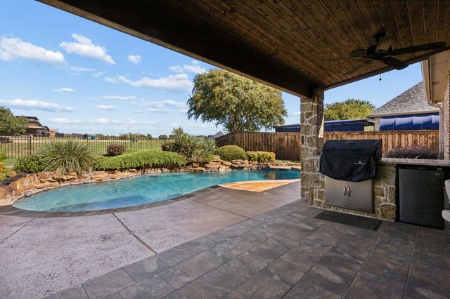 837 Thomas Crossing Drive, Fort Worth, TX 76028