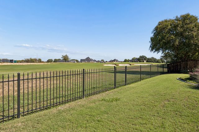 837 Thomas Crossing Drive, Fort Worth, TX 76028
