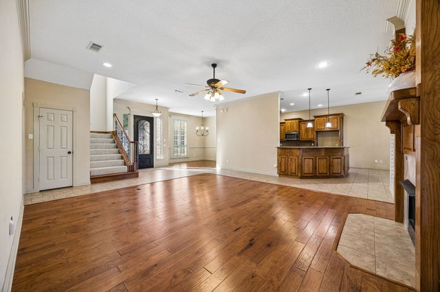 837 Thomas Crossing Drive, Fort Worth, TX 76028