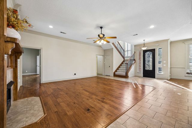 837 Thomas Crossing Drive, Fort Worth, TX 76028