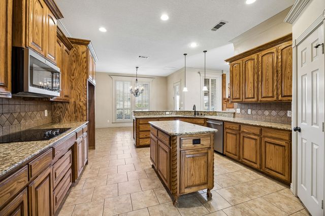 837 Thomas Crossing Drive, Fort Worth, TX 76028
