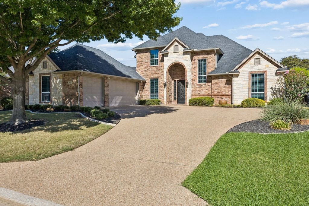 837 Thomas Crossing Drive, Fort Worth, TX 76028