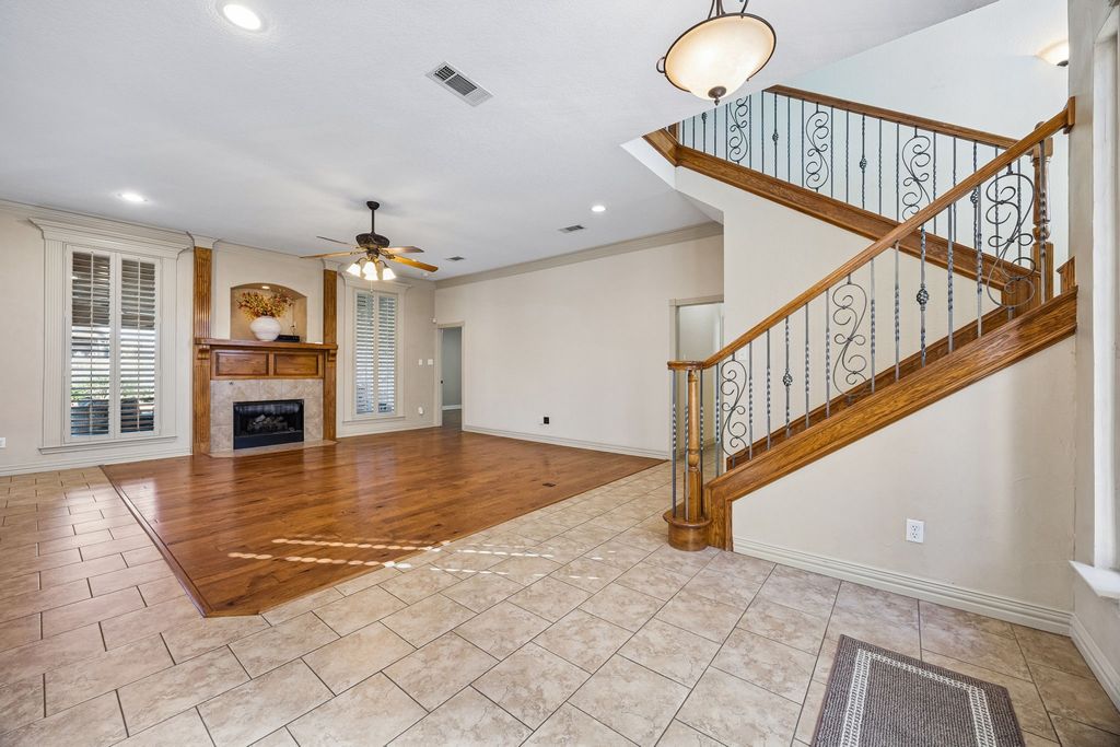 837 Thomas Crossing Drive, Fort Worth, TX 76028 — photo 2