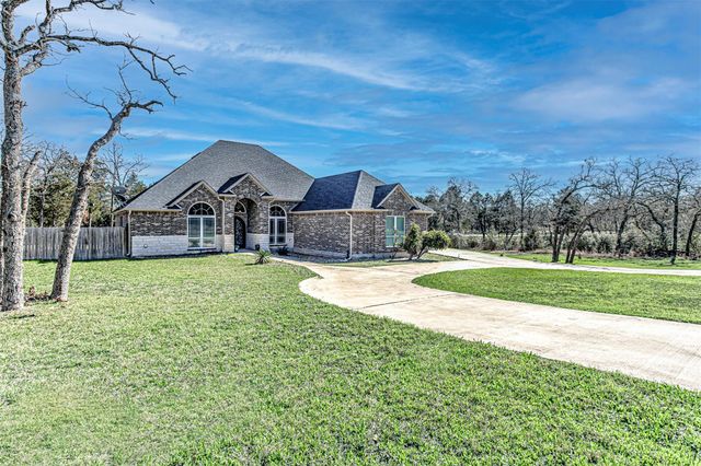 105 Arbors CIR, Elgin, TX 78621
