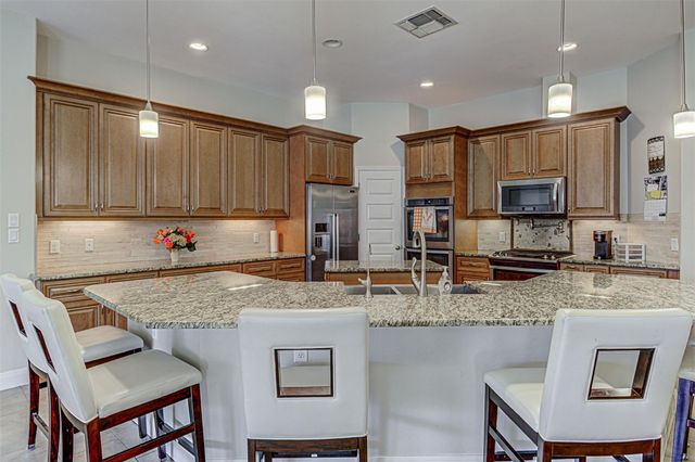 105 Arbors CIR, Elgin, TX 78621