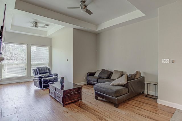 105 Arbors CIR, Elgin, TX 78621