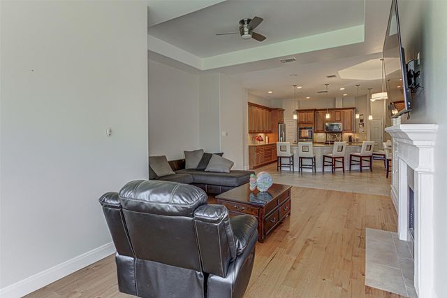 105 Arbors CIR, Elgin, TX 78621