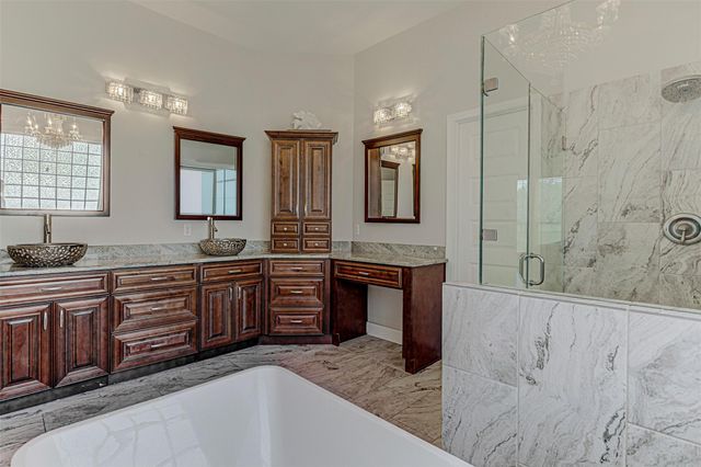 105 Arbors CIR, Elgin, TX 78621