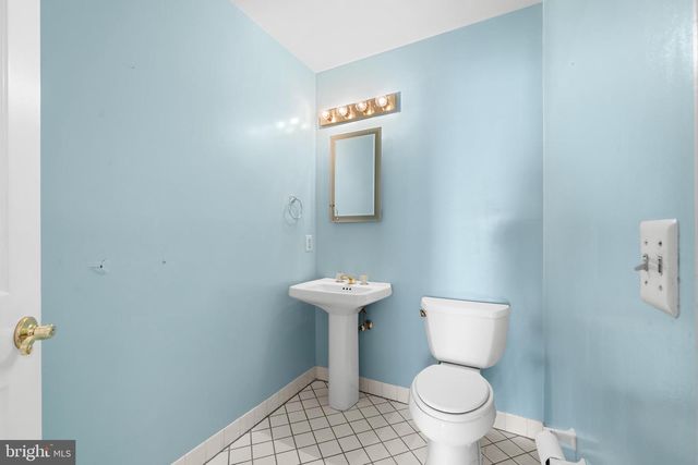 3402 WALNUT HILL CT, Falls Church, VA 22042