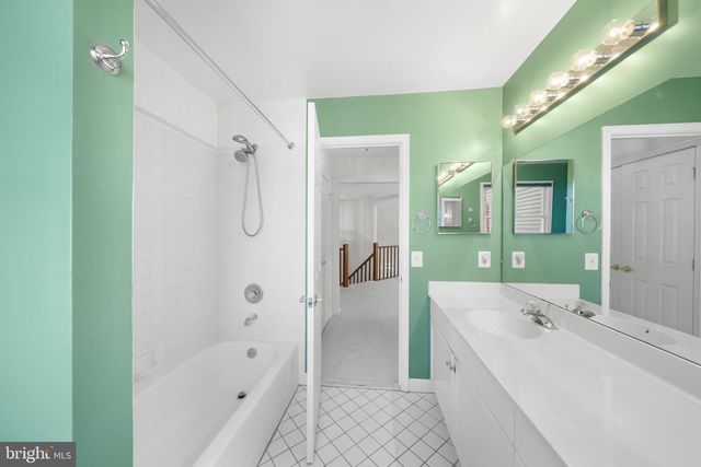 3402 WALNUT HILL CT, Falls Church, VA 22042