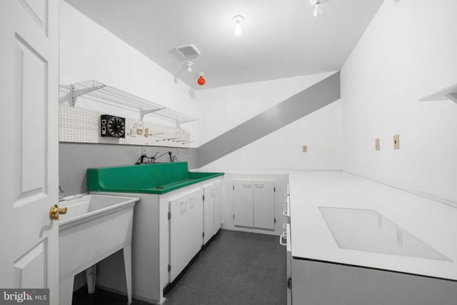 3402 WALNUT HILL CT, Falls Church, VA 22042