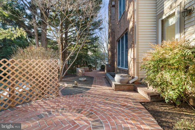 3402 WALNUT HILL CT, Falls Church, VA 22042