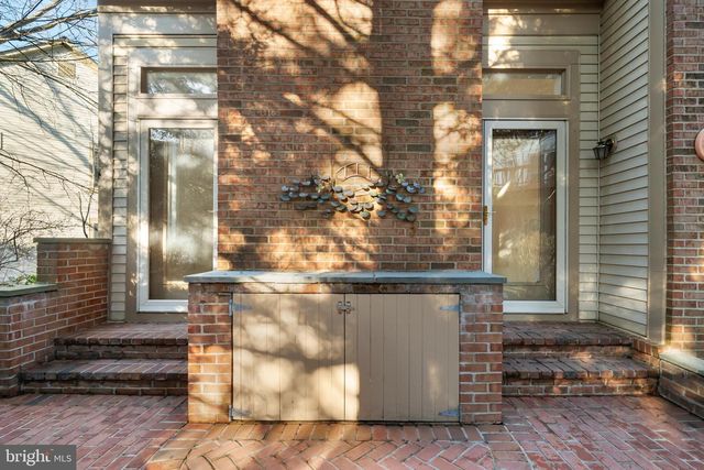 3402 WALNUT HILL CT, Falls Church, VA 22042