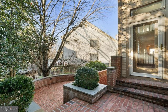 3402 WALNUT HILL CT, Falls Church, VA 22042