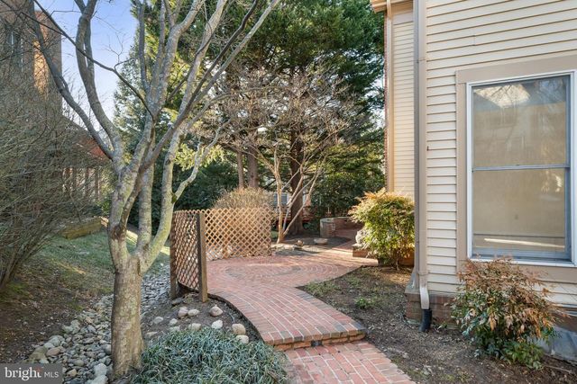 3402 WALNUT HILL CT, Falls Church, VA 22042