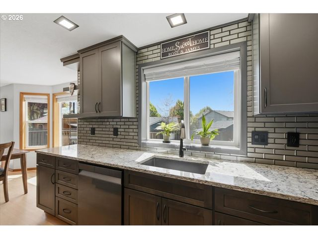 744 E HERITAGE Loop, La Center, WA 98629