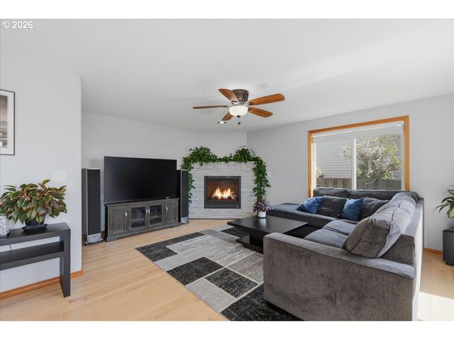 744 E HERITAGE Loop, La Center, WA 98629