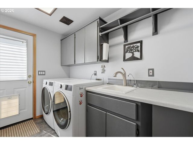 744 E HERITAGE Loop, La Center, WA 98629