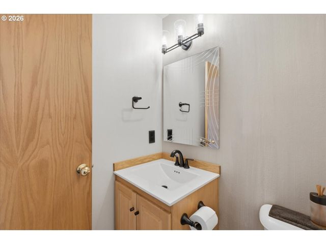 744 E HERITAGE Loop, La Center, WA 98629