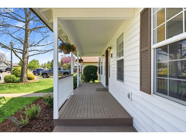 744 E HERITAGE Loop, La Center, WA 98629