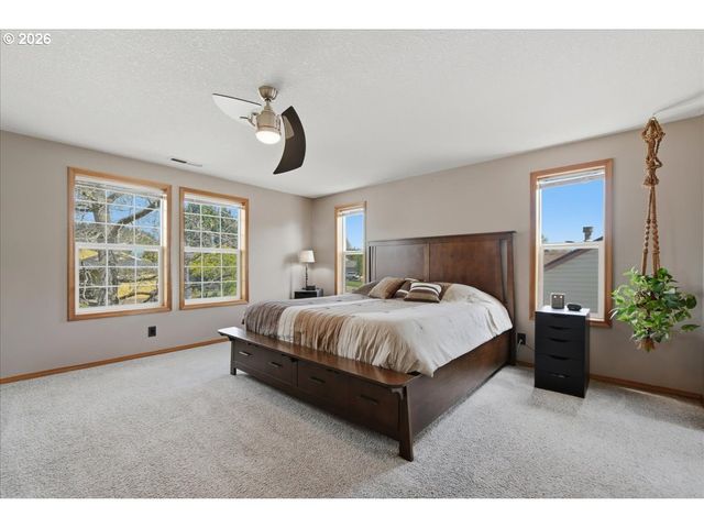 744 E HERITAGE Loop, La Center, WA 98629