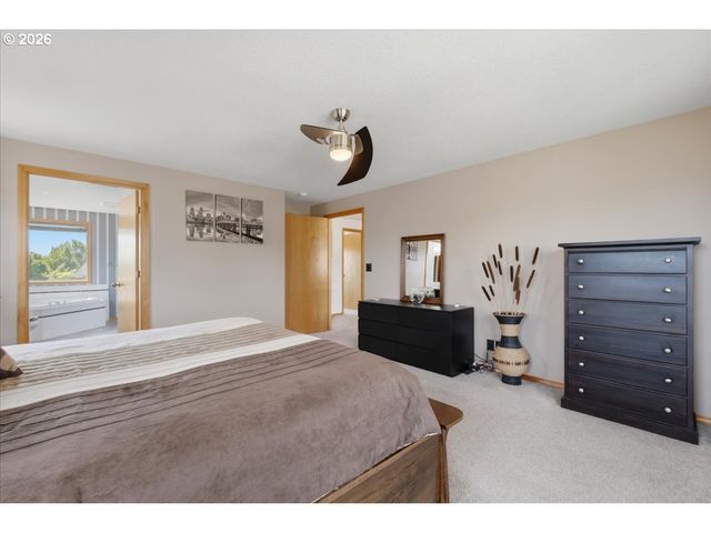 744 E HERITAGE Loop, La Center, WA 98629