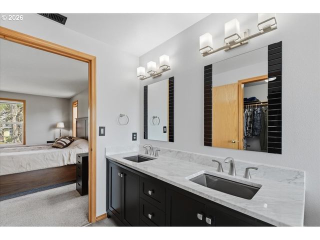 744 E HERITAGE Loop, La Center, WA 98629