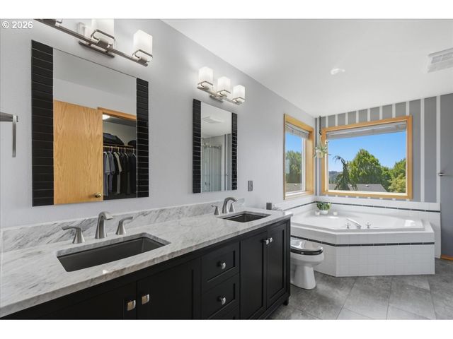 744 E HERITAGE Loop, La Center, WA 98629