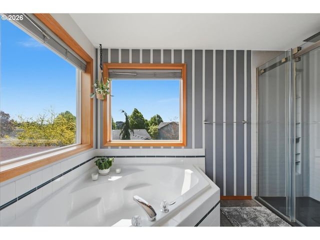 744 E HERITAGE Loop, La Center, WA 98629