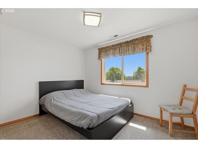 744 E HERITAGE Loop, La Center, WA 98629