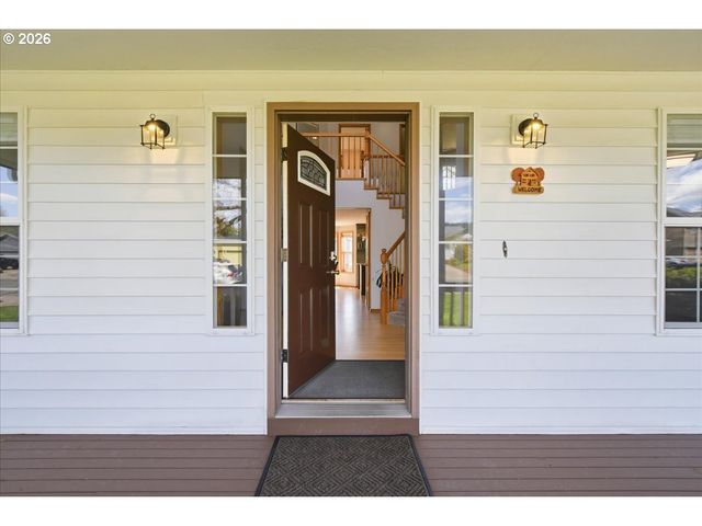 744 E HERITAGE Loop, La Center, WA 98629